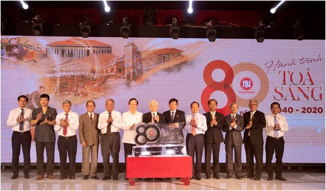 Nguyên Chủ tịch nước Nguyễn Minh Triết tham dự lễ Kỷ niệm 80 năm Gạch Ngói Đồng Nai.