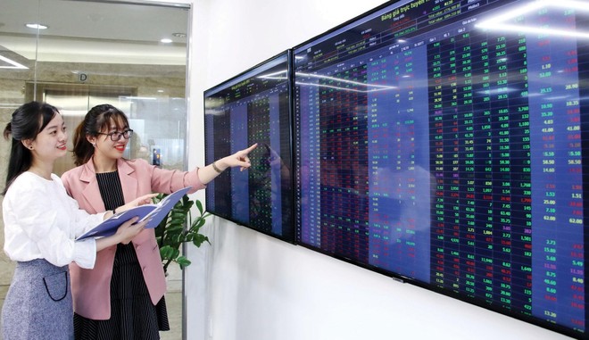 Cổ phiếu vẫn là kênh đầu tư hấp dẫn so với các kênh khác.