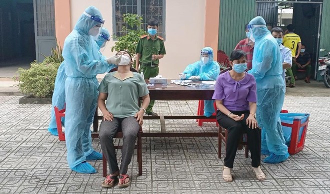 Lấy mẫu xét nghiệm trong cộng đồng tại Tây Ninh. 