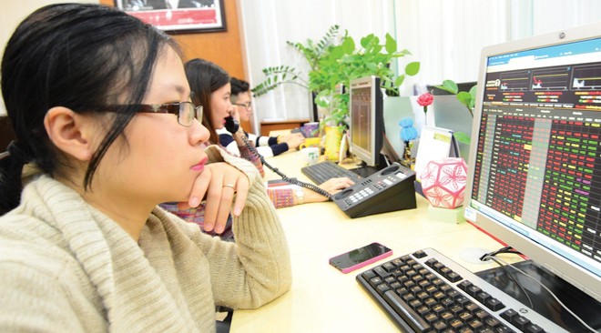 Thị trường đang thiếu vắng nhóm ngành dẫn dắt, các nhóm dầu khí, ngân hàng, thép, bất động sản “xanh đỏ” đan xen