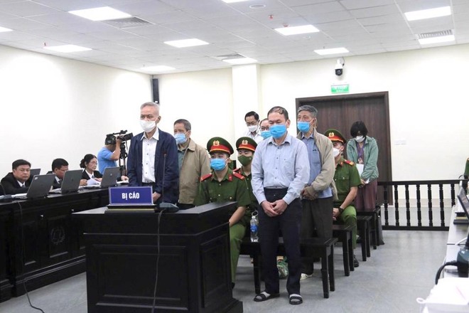 Các bị cáo tại toà.