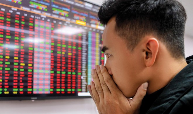 Thị trường chứng khoán lao dốc là một trong những nguyên nhân khiến nhiều doanh nghiệp gặp khó khăn trong việc huy động vốn.