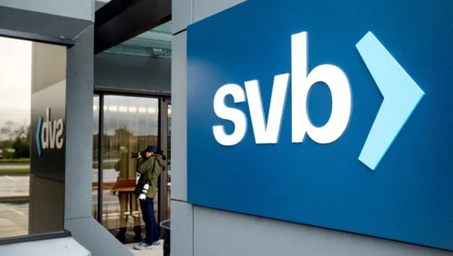 Biển hiệu ngân hàng SVB tại thành phố Santa Clara, California, Mỹ.