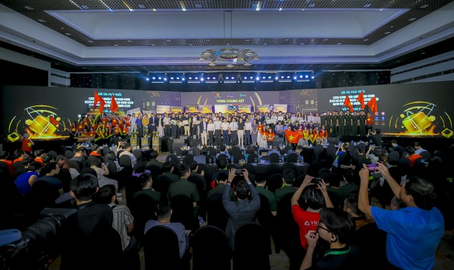 Top 16 đội thi xuất sắc lọt vào Chung kết Cuộc thi Tìm kiếm Tài năng Blockchain Việt Nam: VietChain Talents 2025.