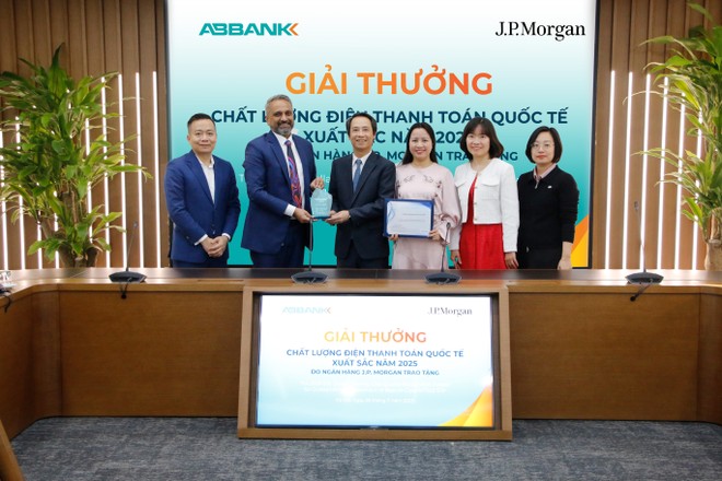 ABBANK nhận giải thưởng do J.P.Morgan trao tặng.