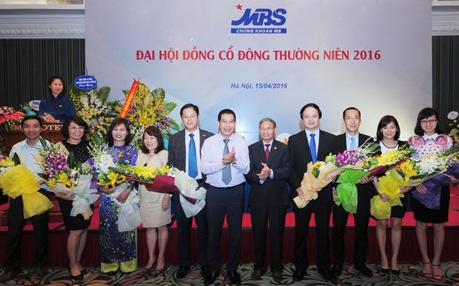 HĐQT và Ban kiểm soát nhiệm kỳ 2013-2017 ra mắt Đại hội