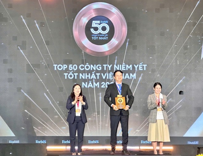 Bảo Việt (BVH) liên tiếp được vinh danh trong “Danh sách 50 công ty niêm yết tốt nhất Việt Nam” (Forbes) từ 2013