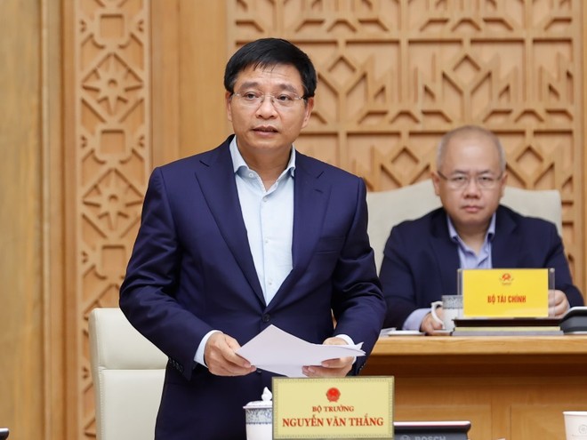 Bộ trưởng Bộ Tài chính Nguyễn Văn Thắng báo cáo tại phiên họp - Ảnh: VGP.