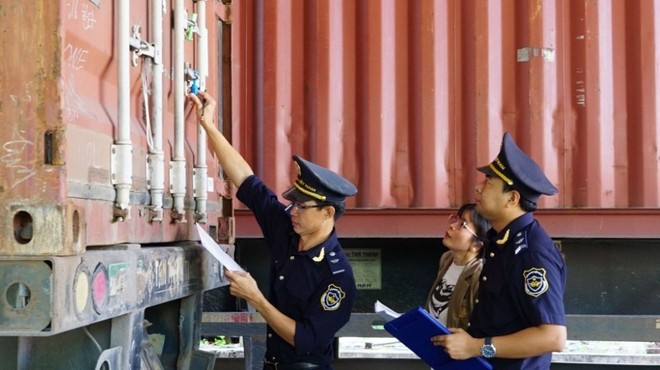 Hoạt động nghiệp vụ hải quan.