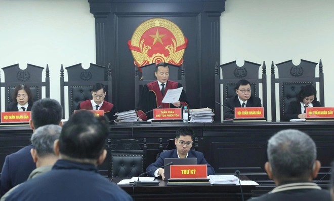 Hội đồng xét xử sơ thẩm vụ án tại Công ty Y dược LanQ, Công ty Dược Sơn Lâm và một số đơn vị liên quan.