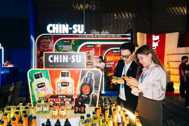 Cổ đông tham quan trải nghiệm các gian hàng sản phẩm của Masan Consumer 