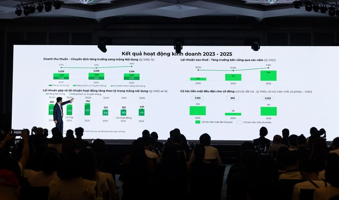 Ông Phan Đăng Hưng, Giám đốc Chiến lược và Phát triển DatVietVAC trình bày tại roadshow tại Hà Nội.