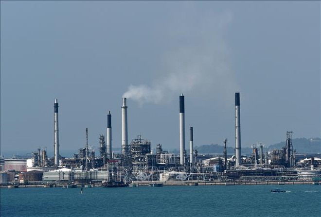 Các nhà lọc dầu trên toàn thế giới phải vật lộn với nhu cầu yếu và hàng tồn kho dư thừa