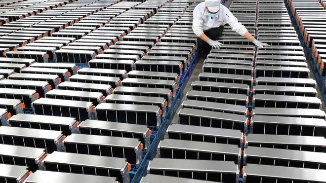 Cuộc đua sản xuất pin thể rắn đang sôi động trở lại