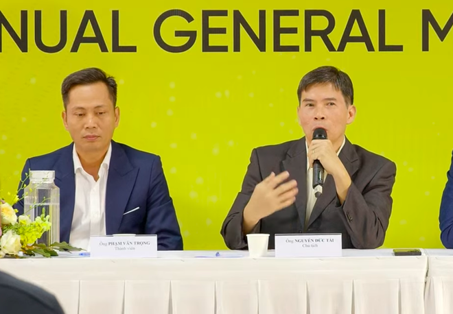 Ông Phạm Văn Trọng (bên trái).