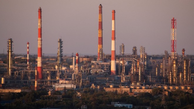 Trung Quốc và Ấn Độ có thể đối mặt với cú sốc nguồn cung khi Mỹ nhắm vào các công ty dầu mỏ của Nga