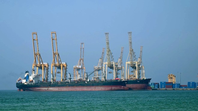 Điểm nghẽn dầu mỏ quan trọng nhất thế giới lại trở thành tâm điểm