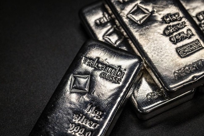 Giá bạc tăng vọt nhờ Trung Quốc mua mạnh và nguồn cung eo hẹp