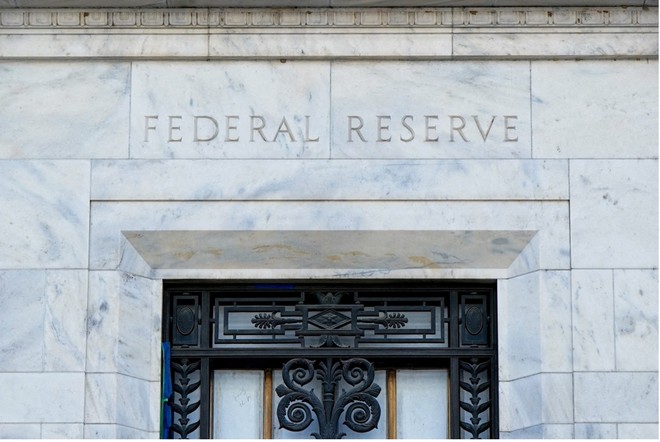 Phán quyết về thuế quan của Tòa án Tối cao làm lu mờ lộ trình lãi suất của Fed