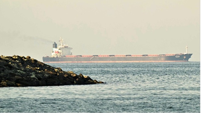 Người mua dầu đổ xô tìm nguồn thay thế khi nguồn cung gián đoạn