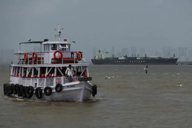 Các quốc gia tìm cách duy trì dòng chảy năng lượng qua eo biển Hormuz