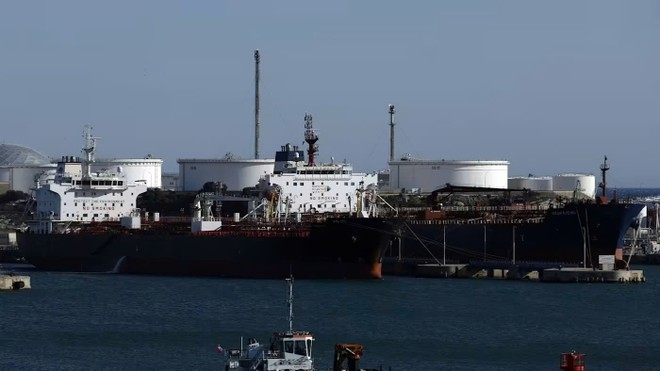 Iran có nguy cơ ngừng sản xuất dầu trong vòng vài tuần nếu Mỹ phong toả eo biển thành công