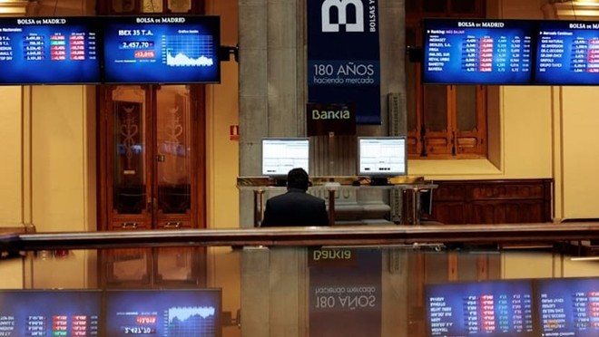 Giá dầu giảm về 90 USD/thùng khi Iran mở cửa hoàn toàn eo biển Hormuz 