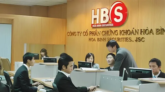 Chứng khoán Hòa Bình (HBS) bị yêu cầu không được tự ý bán thanh lý cổ phiếu trên 481 tài khoản khách hàng