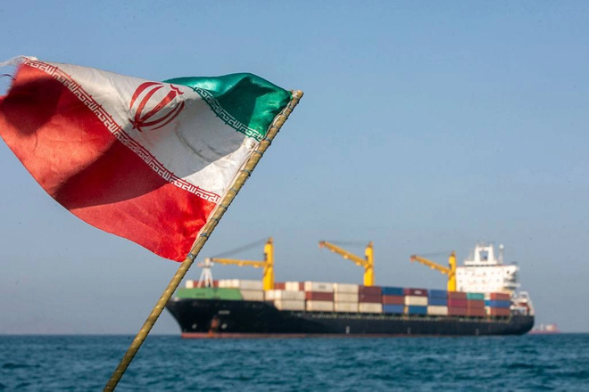 Mỹ tạm thời dỡ bỏ trừng phạt dầu mỏ Iran