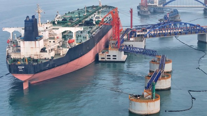 Iran có thể gặp khó khăn trong việc giải quyết tồn kho dầu ngay cả sau khi lệnh trừng phạt được dỡ bỏ