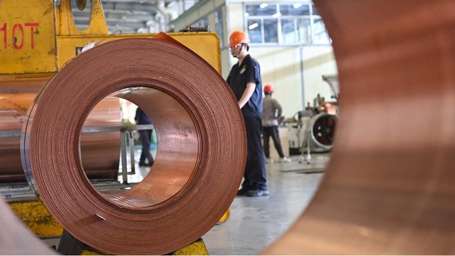 Bão lớn và nguồn cung thắt chặt đẩy giá đồng tăng vọt