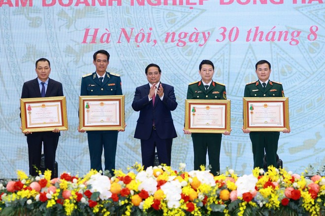 MB đón nhận Huân chương Bảo vệ Tổ quốc hạng Nhất tại Hội nghị “80 năm doanh nghiệp đồng hành cùng đất nước”