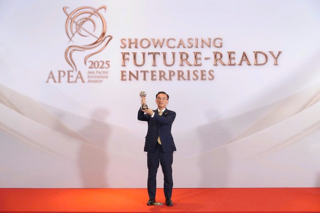 Ông Park Kang Hyun - Tổng giám đốc Chứng khoán KB Việt Nam (KBSV) nhận giải APEA 2025