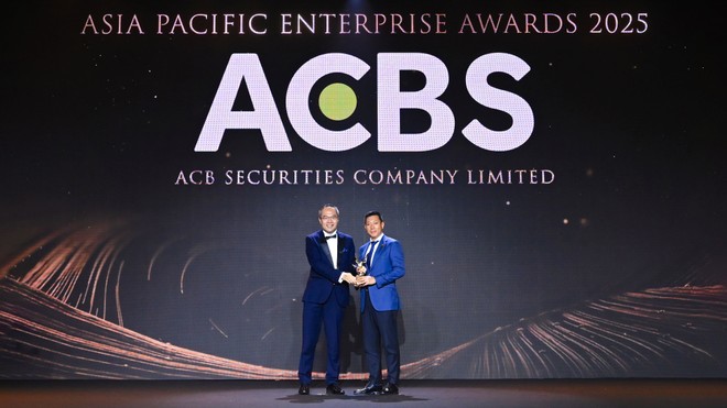 Ông Nguyễn Đức Hoàn, Tổng giám đốc ACBS nhận giải thưởng APEA