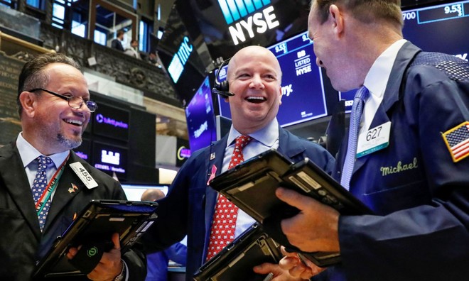 Hy vọng về gói kích thích kinh tế mới, giới đầu tư hồ hởi xuống tiền