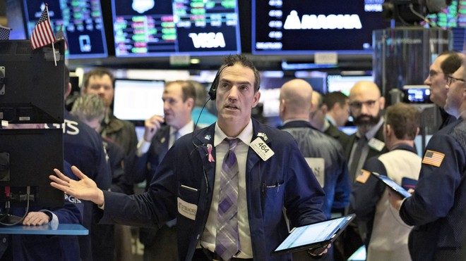 Thị trường lao dốc, giới đầu tư bỏ chạy