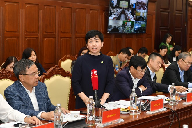 Bà Đỗ Thị Phương Lan, Giám đốc Phụ trách tái cấu trúc cho Tập đoàn đầu tư địa ốc Novaland phát biểu tại Hội nghị.