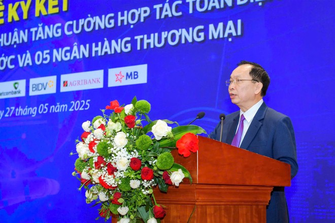 Phó Thống đốc Thường trực NHNN Đào Minh Tú phát động phong trào “Cả nước thi đua đổi mới sáng tạo và chuyển đổi số” và “Bình dân học vụ số” của ngành Ngân hàng