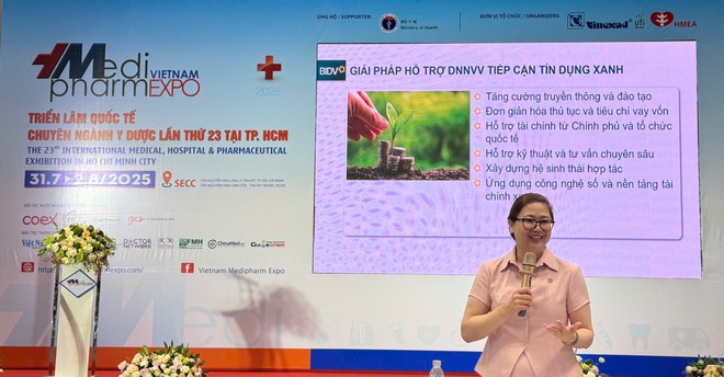 Bà Nguyễn Thị Kim Phượng đại diện BIDV chia sẻ thông tin tại sự kiện.