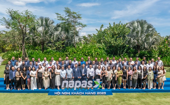 Ban lãnh đạo NAPAS và đại diện của hơn 40 đơn vị Trung gian thanh toán tham dự Hội nghị Khách hàng NAPAS 2025