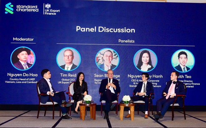 Các diễn giả thảo luận tại Diễn đàn Tăng cường hợp tác Thương mại và Đầu tư giữa Việt Nam và Vương quốc Anh