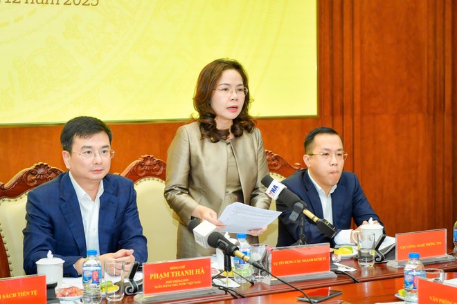 Bà Hà Thu Giang, Vụ trưởng Vụ Tín dụng các ngành kinh tế, NHNN chia sẻ tại Họp báo