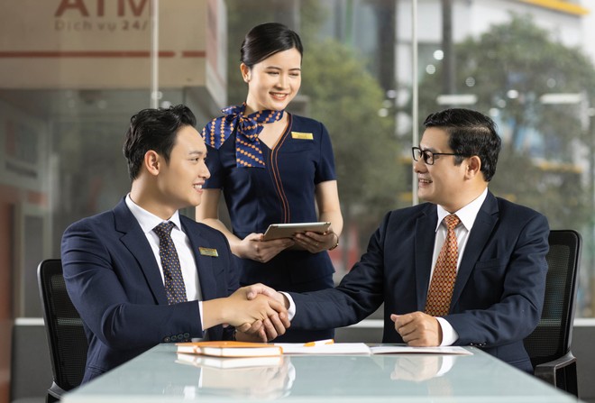 Dragon Capital, KIM, Hanwha Life, Vina Capital và hàng loạt quỹ lớn tham gia rót vốn vào SHB