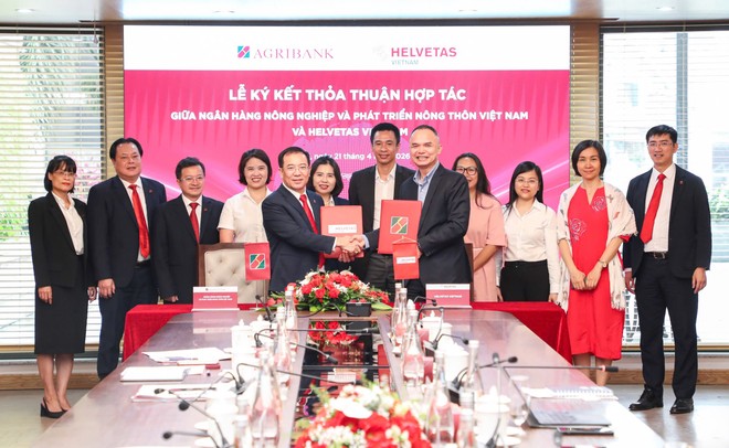 Tham dự buổi lễ có sự hiện diện của Ban Lãnh đạo cấp cao hai đơn vị. Về phía Agribank có Phó Tổng Giám đốc Đoàn Ngọc Lưu cùng lãnh đạo các đơn vị liên quan tại Trụ sở chính. Về phía Helvetas Vietnam có ông Phạm Văn Lương - Giám đốc Quốc gia Helvetas Vietnam cùng các chuyên gia, cán bộ của tổ chức.