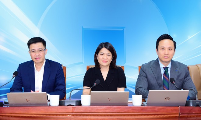 Thành viên HĐQT Phạm Thị Thanh Hoài chủ trì (ở giữa) Hội nghị cập nhật kết quả kinh doanh quý 1/2026 của VietinBank 