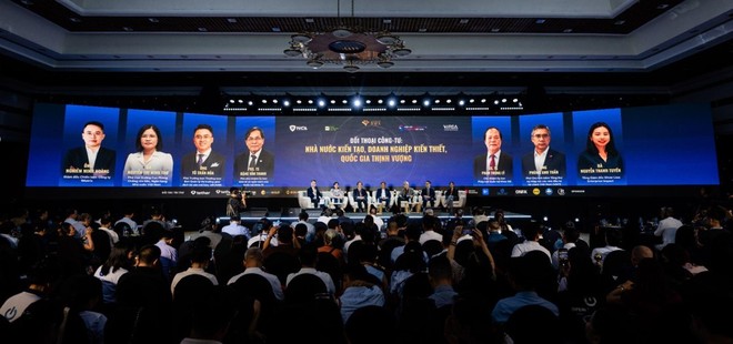 Đại diện cơ quan quản lý, chuyên gia và doanh nghiệp tại phiên thảo luận “Đối thoại công - tư: Nhà nước kiến tạo, doanh nghiệp kiến thiết, quốc gia thịnh vượng”.