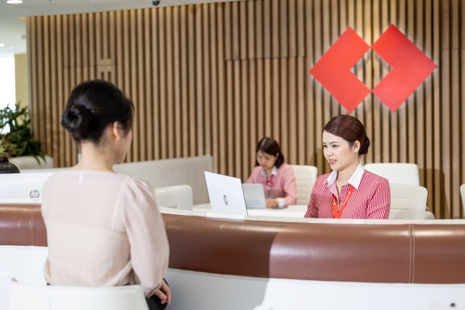 Fitch nâng xếp hạng tín nhiệm Techcombank (TCB) lên BB