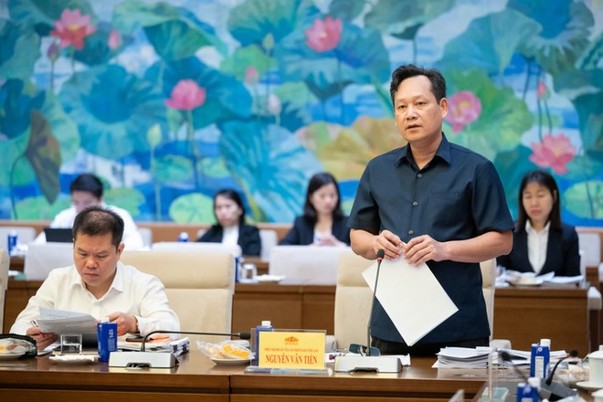 Phó Chánh án Tòa án Nhân dân Tối cao Nguyễn Văn Tiến phát biểu tại phiên họp sáng 27/3