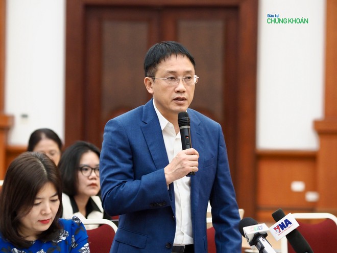 Phó Cục trưởng Cục Thuế Mai Sơn (Bộ Tài chính) trả lời báo giới tại Họp báo Bộ Tài chính chiều 3/4