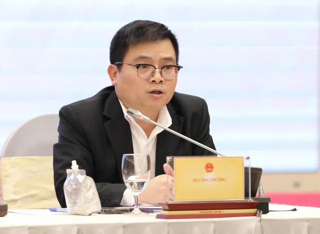 Thứ trưởng Bộ Công thương Trương Thanh Hoài thông tin tại buổi họp báo